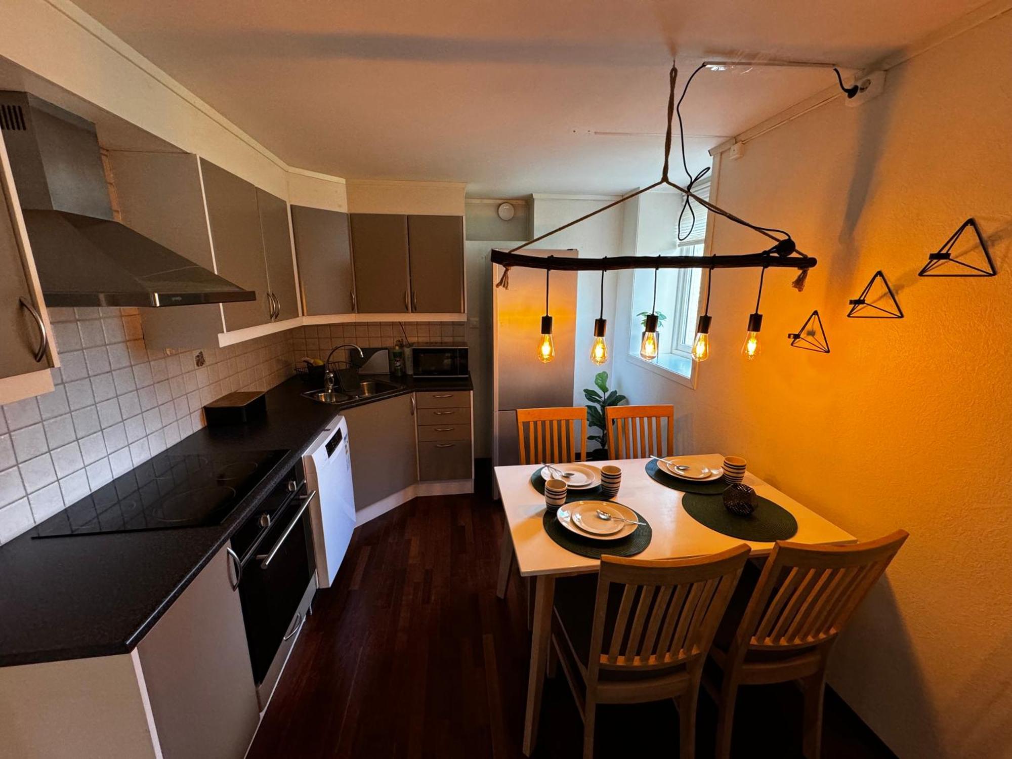 Central, 2 Bedroom, Free Parking Tromso Luaran gambar